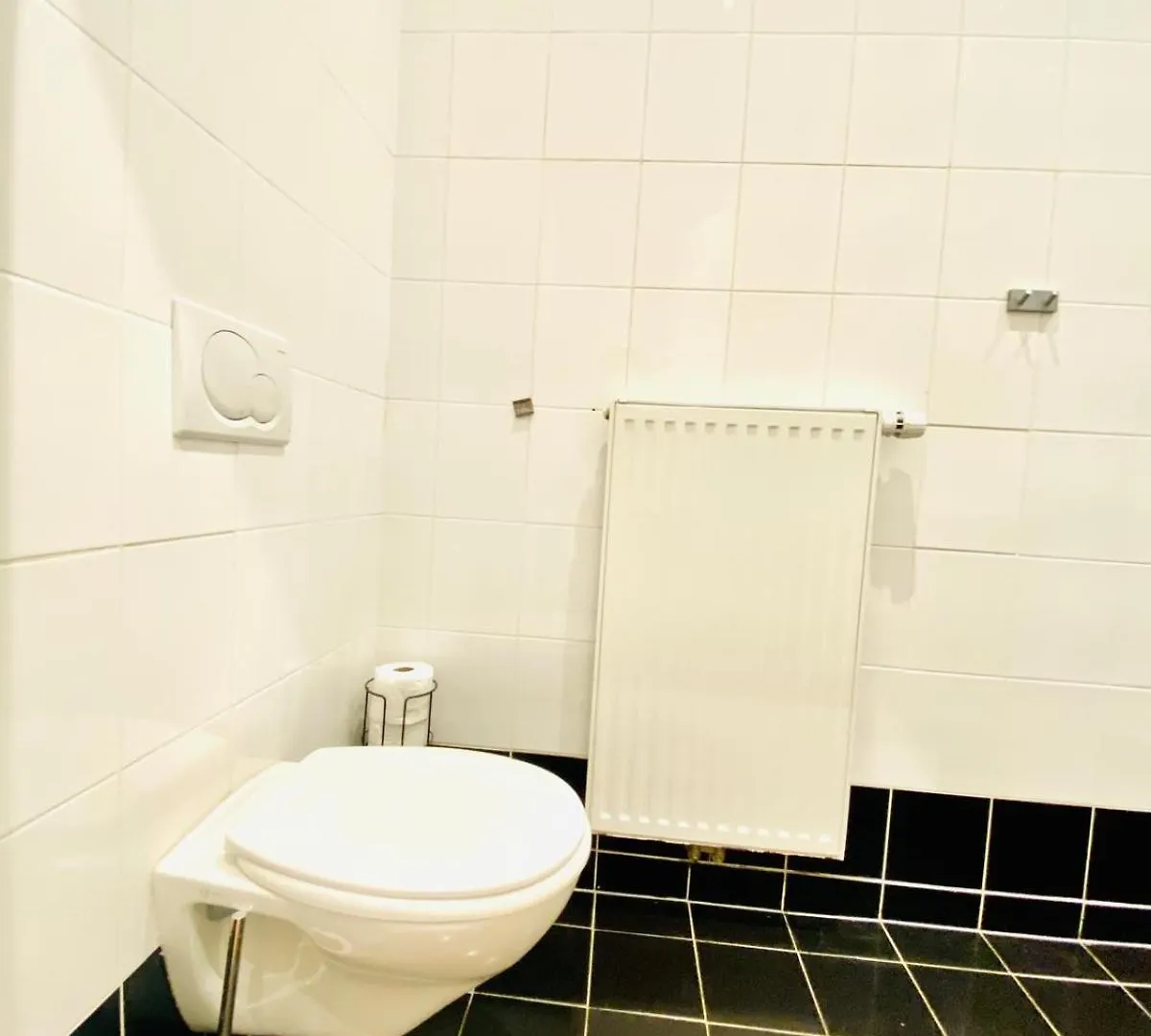Ottakring Gem Shared 4-Br Retreat Breathtaking City Views ウィーン