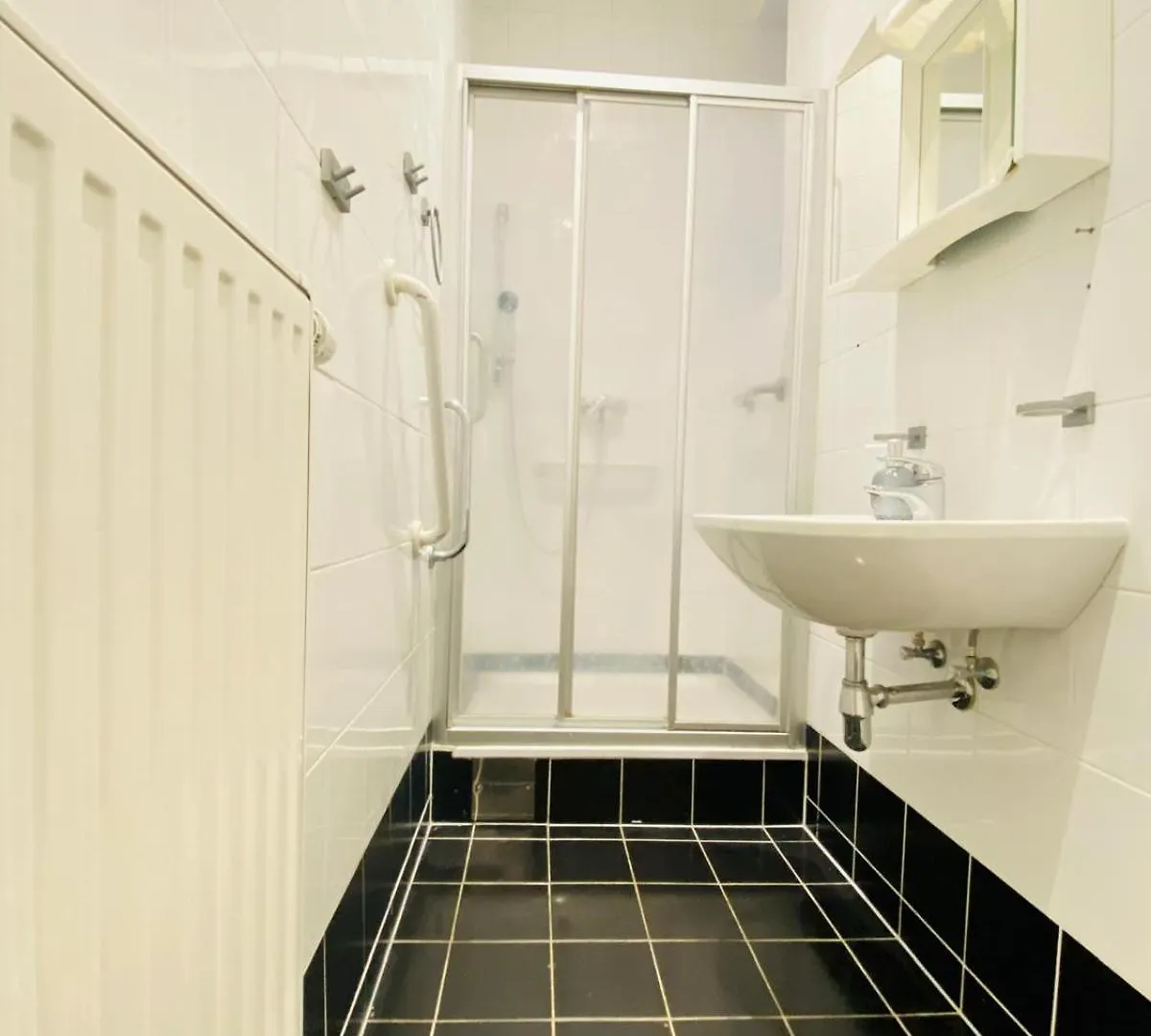 アパート Ottakring Gem Shared 4-Br Retreat Breathtaking City Views ウィーン オーストリア