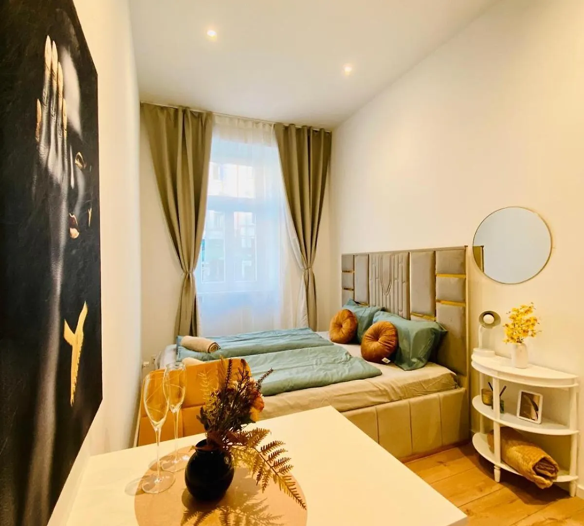 Ottakring Gem Shared 4-Br Retreat Breathtaking City Views ウィーン オーストリア