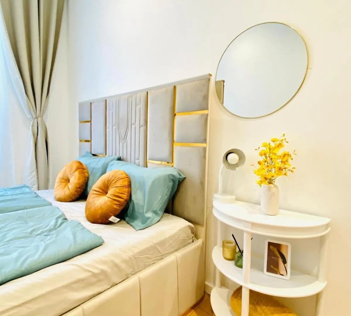 Ottakring Gem Shared 4-Br Retreat Breathtaking City Views ウィーン