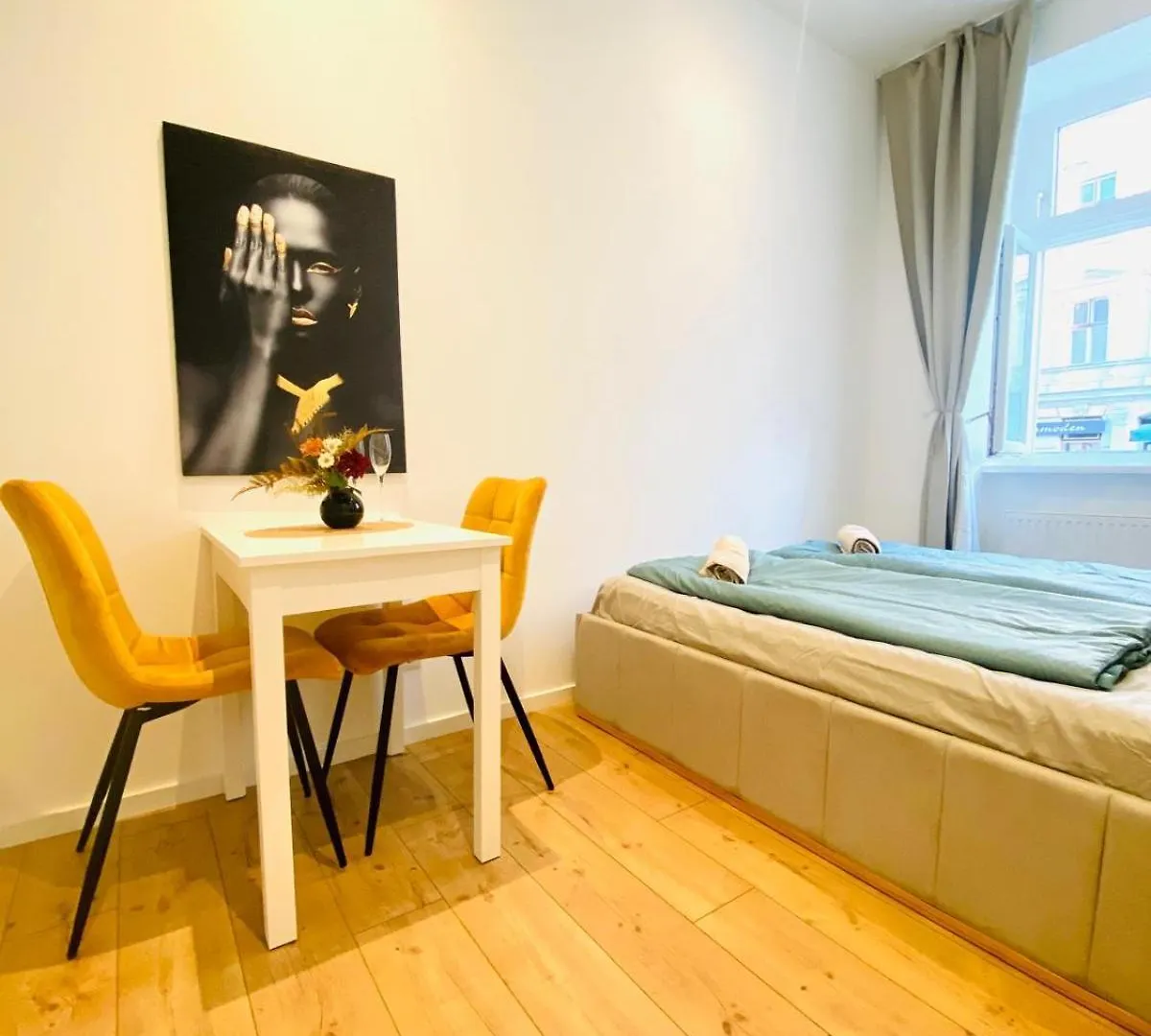 アパート Ottakring Gem Shared 4-Br Retreat Breathtaking City Views ウィーン