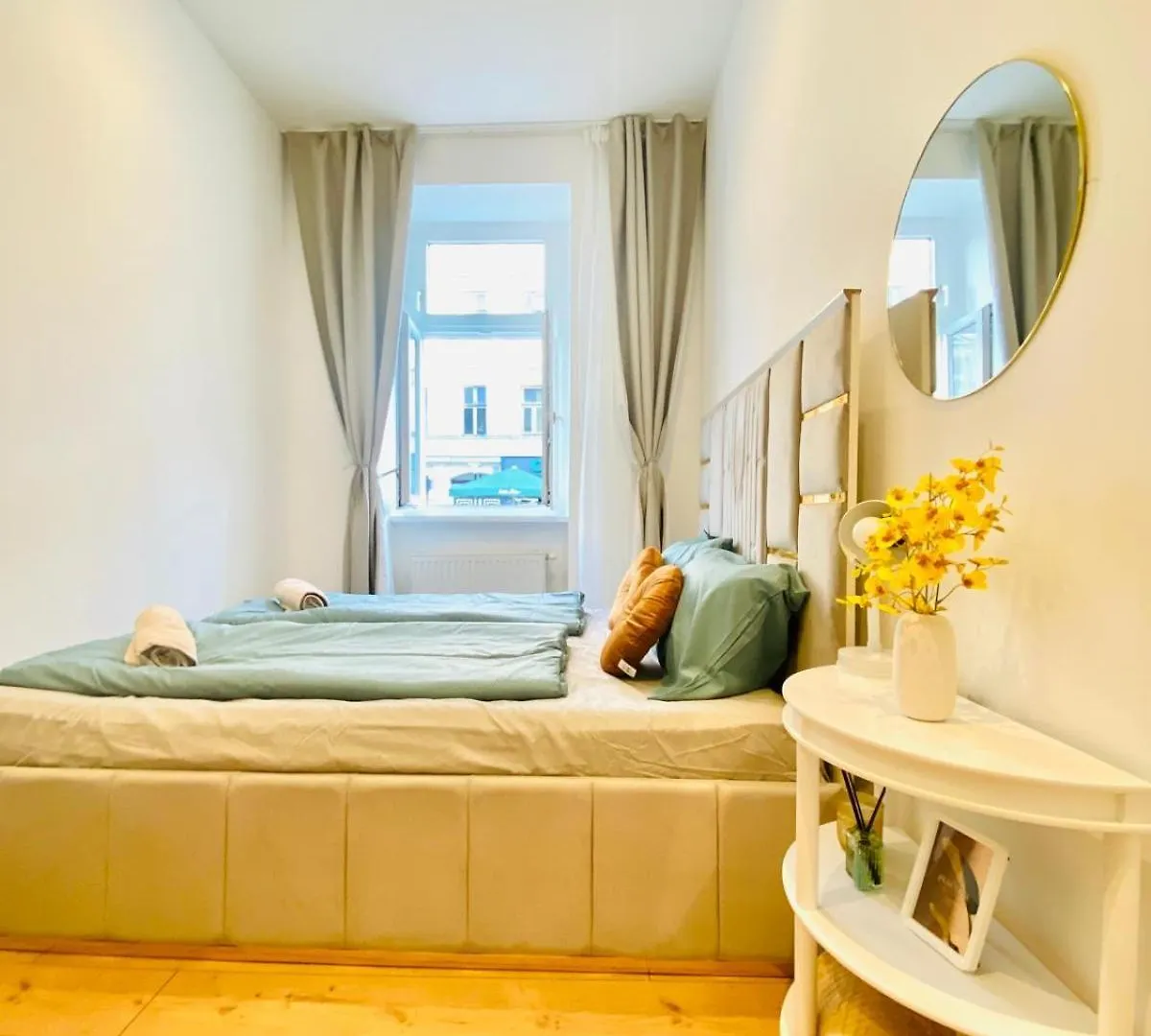 Ottakring Gem Shared 4-Br Retreat Breathtaking City Views ウィーン オーストリア