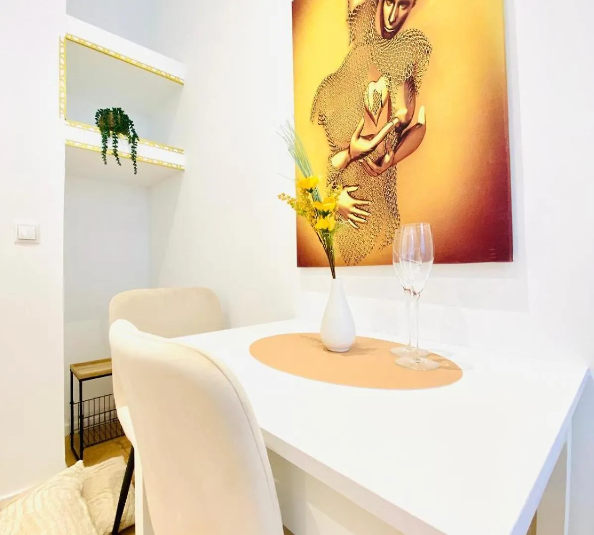 Ottakring Gem Shared 4-Br Retreat Breathtaking City Views ウィーン アパート