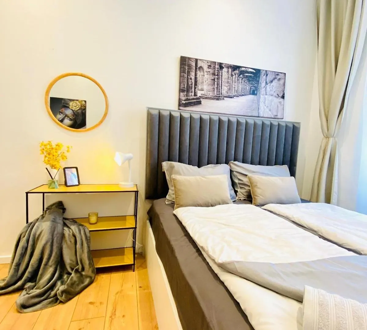 アパート Ottakring Gem Shared 4-Br Retreat Breathtaking City Views ウィーン オーストリア